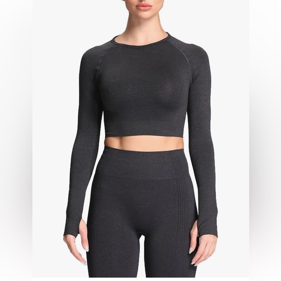 Women’s crop long sleeve work out top - Picture 2 of 11